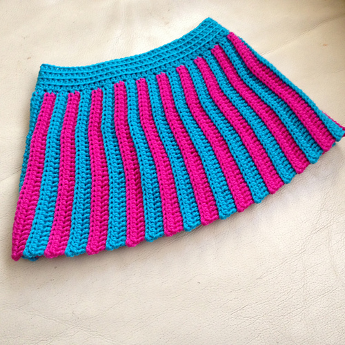 Girls pleated skirt photo 1