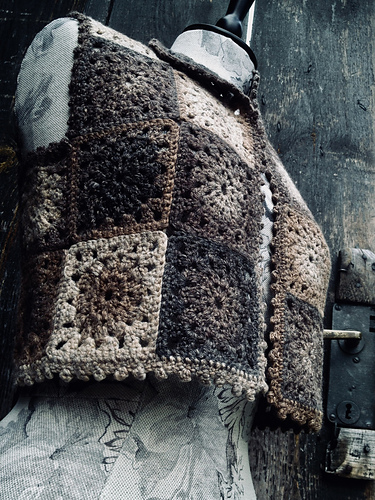 WAY HOME Hungarian vest photo 2