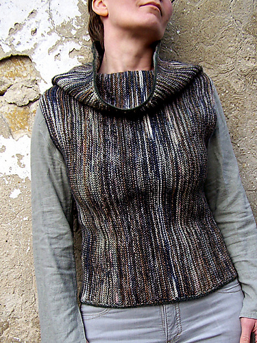 NAKED LANDS vest photo 8