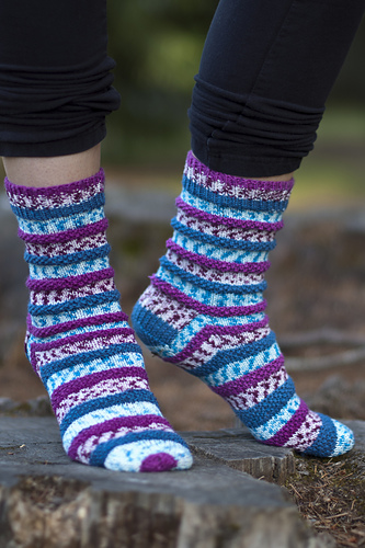 Ravelry: Popp’in Prints Socks pattern by Susie Bonell
