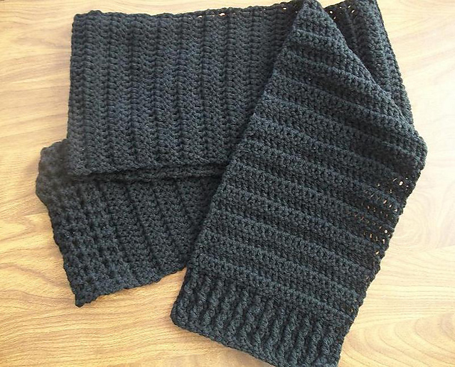 Ravelry Simple Scarf for a Homeless One pattern by Suzanne Broadhurst