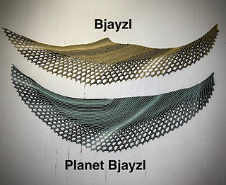 Dimensions:
Bjayzl: from tip to hem: 16" / 40 cm deep
Length shown here: 81" / 203 cm (but you can make it longer or shorter)

Planet Bjayzl:
17"/ 43 cm deep
Length 73" / 183 cm