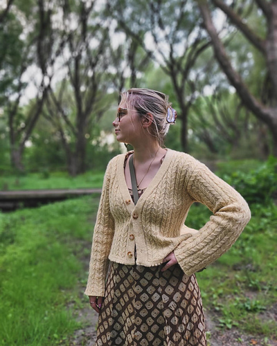Ravelry: Sweetgrass Cardigan pattern by TRICOT MERINGUE