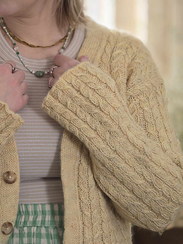 Ravelry: Sweetgrass Cardigan pattern by TRICOT MERINGUE