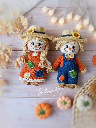 Scarecrow Couple