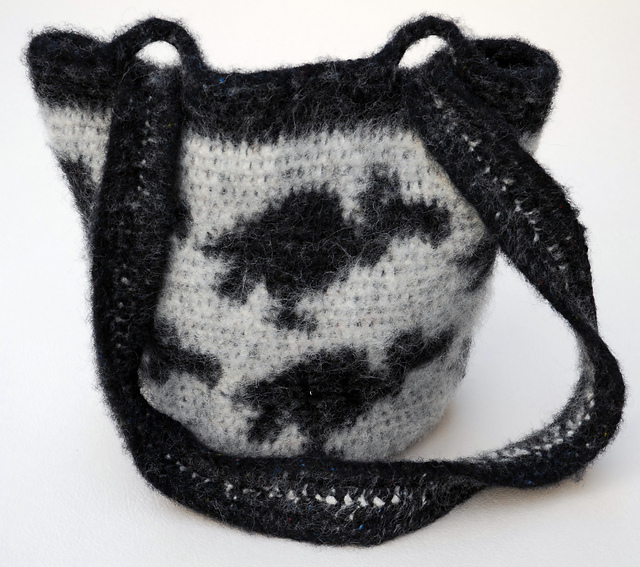 Ravelry Carrion Bag pattern by Carol Ventura
