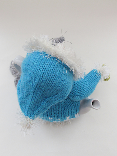 Eskimo Pike: Tea Cosy - Susan Cowper