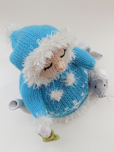 Eskimo Pike: Tea Cosy - Susan Cowper