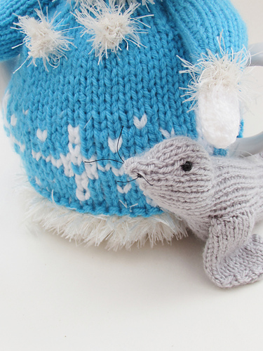 Eskimo Pike: Tea Cosy - Susan Cowper