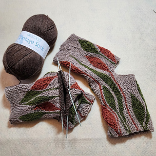 Both panels done and grafted.
First heel started in Moccha.