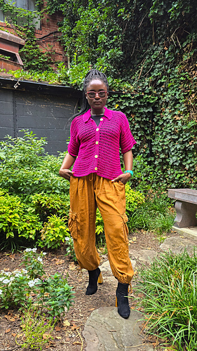 34" bust wearing a size 1.
Styled in a more "dressed up" style