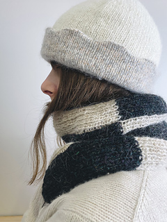 Size adult M-L
Big scallops
Crown length modified -﹥ less deep
Model has a 55 cm / 21.75 in head circumference