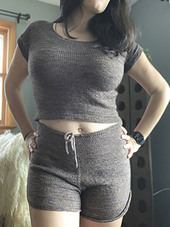 40" garment on 40" bust with body length knit to 9.5" before splitting for underarm.