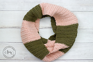 Ravelry: Elise Infinity Scarf pattern by Amy Ramnarine