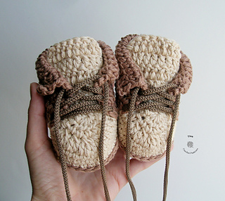 Bicolor Baby Booties pattern by Tina Patt
