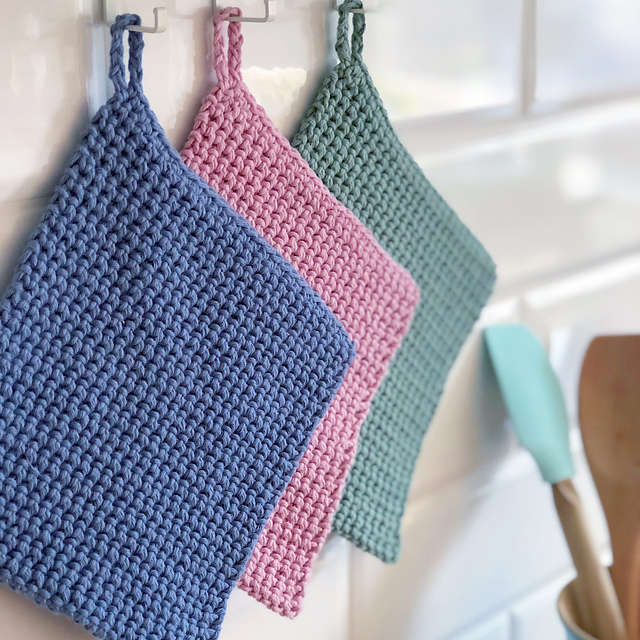 Ravelry Thick & Simple Pot Holders pattern by Jonatan Tollow