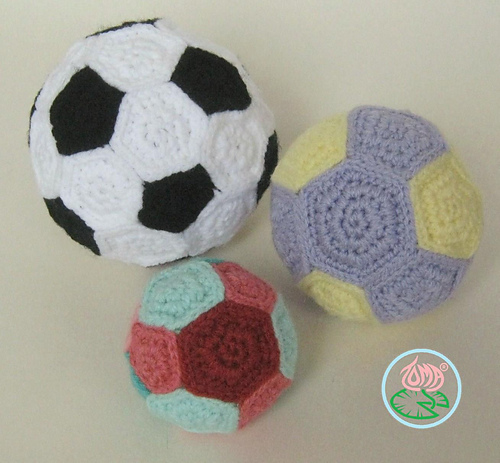 AMIGURUMI FOOTBALL / SOCCER BALL + 2 variations photo 1