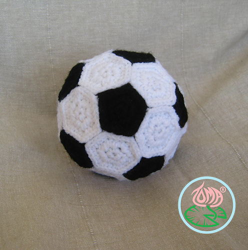 AMIGURUMI FOOTBALL / SOCCER BALL + 2 variations photo 2