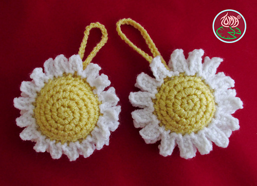 Amigurumi Daisy Pincushions photo 1