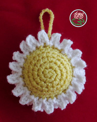 Amigurumi Daisy Pincushions photo 4