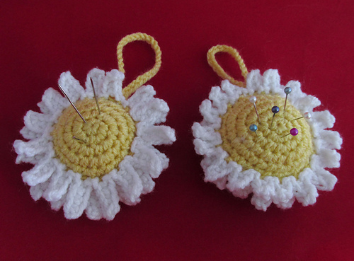Amigurumi Daisy Pincushions photo 3