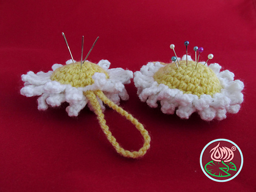 Amigurumi Daisy Pincushions photo 2