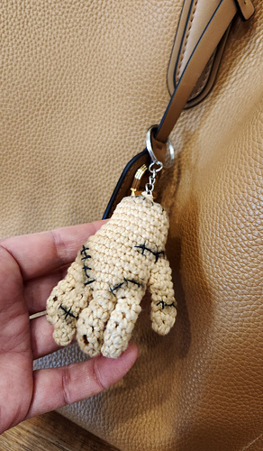 Bag Charm Thing from Wednesday Amigurumi | PDF Photo Tutorial in English, French, German