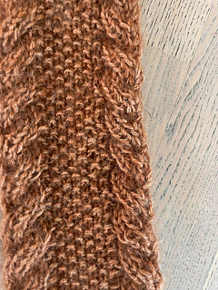 Strikket i en tråd Wild and Soft fra Gepard, holdt sammen med to tråde Tilia fra Filcolana