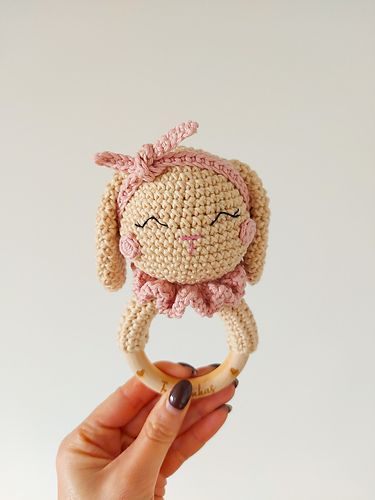 Chocalho Coelhinha Amigurumi