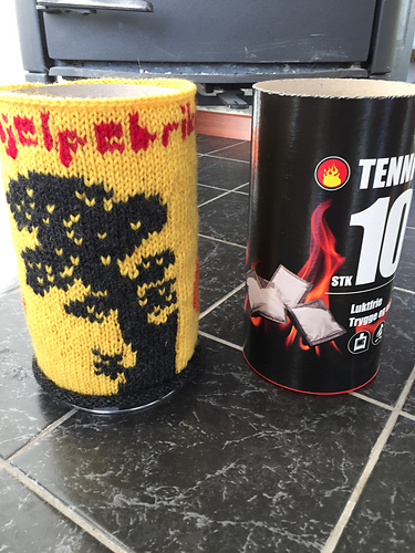 Trekk til tennbrikettboks - Trine Bøe