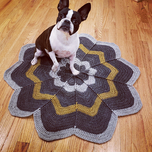 Ravelry Spoke Flower Blanket pattern by The Crochet Fix
