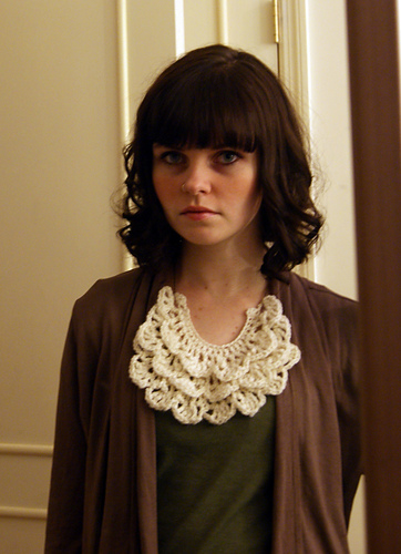 Ruffled Crochet Bib Necklace 다른 모습 1