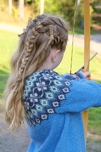 Skjaldmær (Skjoldmøy) / Shield-maiden - Vanja Blix Langsrud
