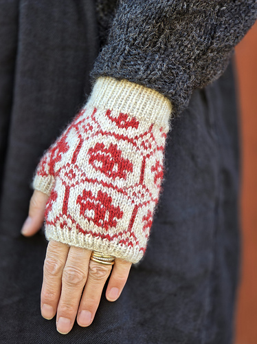 Juni fingerless mittens