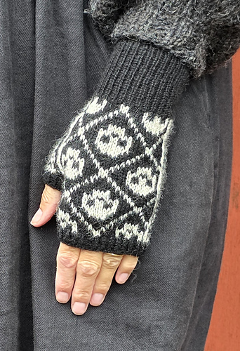 Halloween 2026 fingerless mitts