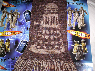 Dalek_scarf_3