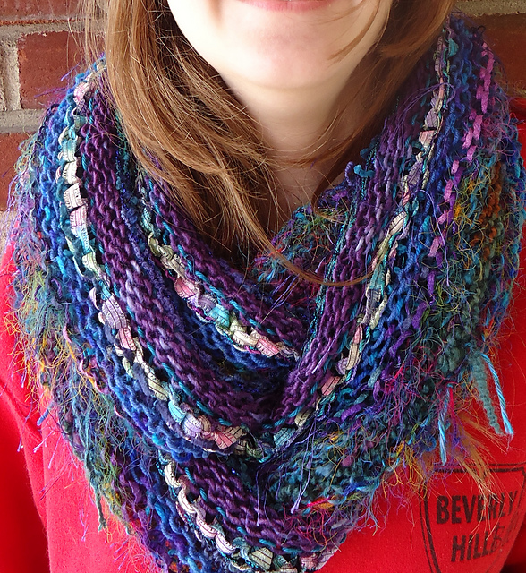 Ravelry Combo Moebius Cowl pattern by Victoria Myers
