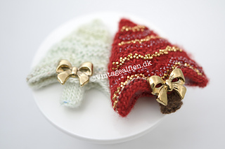 Knitted Xmas trees with waves