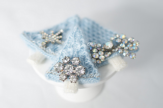 Blue Xmas - use your old brooches to create a magical Xmas