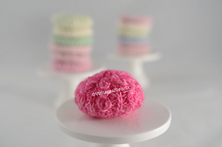 A knitted beret with mock cables and knit stitches