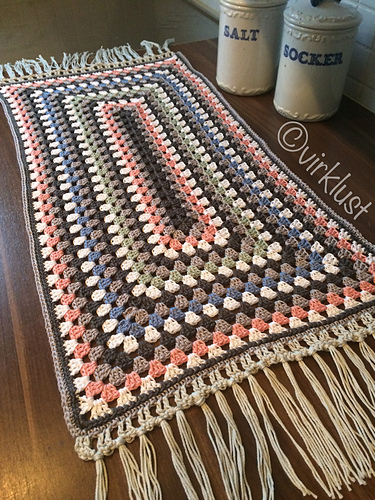 Helga table runner photo 1