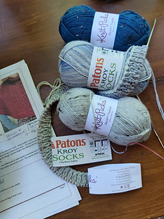 2 yarns knitted as 1
