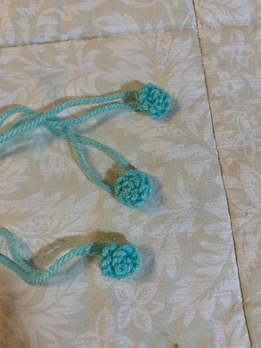 CABLES & BOBBLES BABY SET photo 4