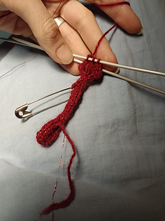 Knitting the small leaf