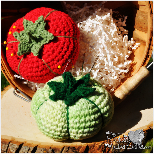 Ravelry Heirloom Tomato Pincushion pattern by Wendy Bickford