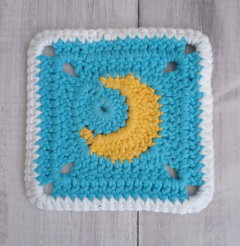 Moon Granny Square photo 2