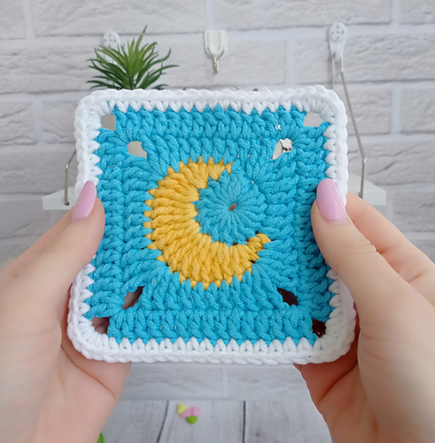 Moon Granny Square photo 3