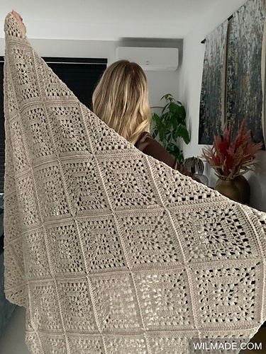 Tulip Square Throw photo 6