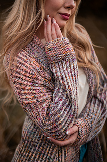 Model is wearing a size 41" with 7" positive ease