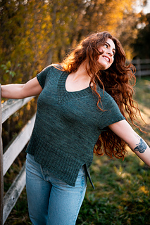 Model wearing size 40" with 4" ease © Wool & Pine © Wool & Pine